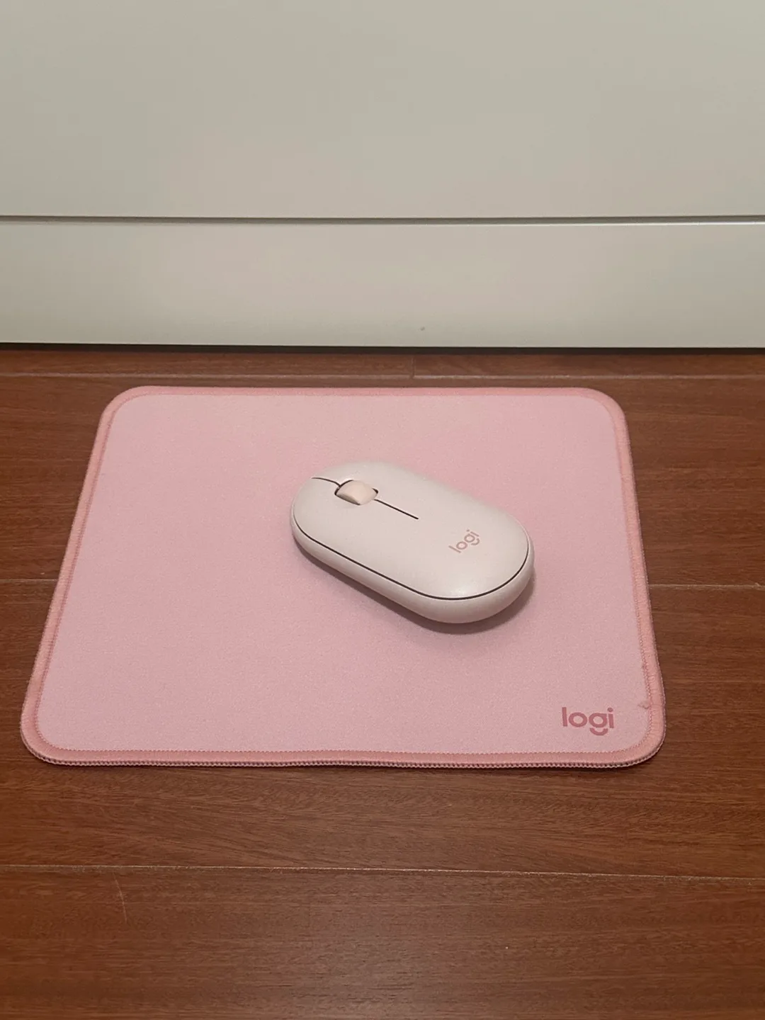 Logitech Pebble Mouse and Mousepad - Pink thumbnail