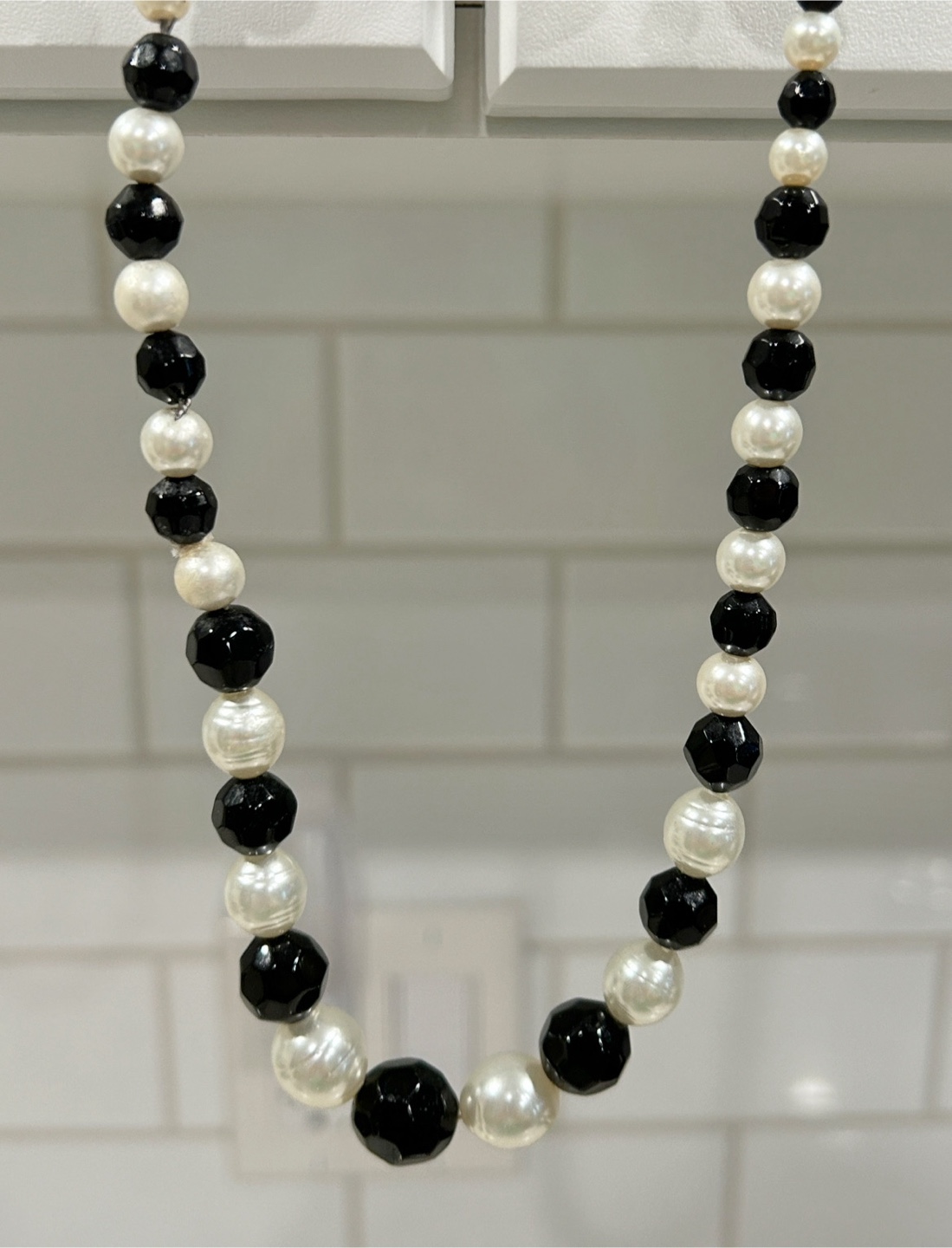 Black and White Beaded Necklace - photo 3
