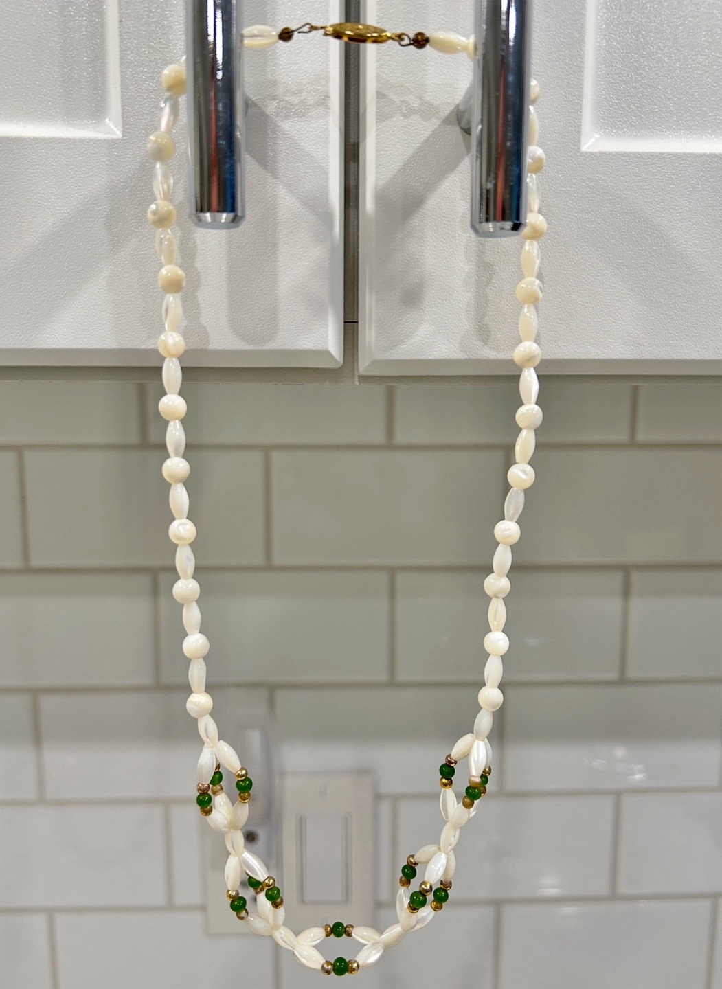 Beautiful Faux Mother of Pearl and Jade Like Necklace