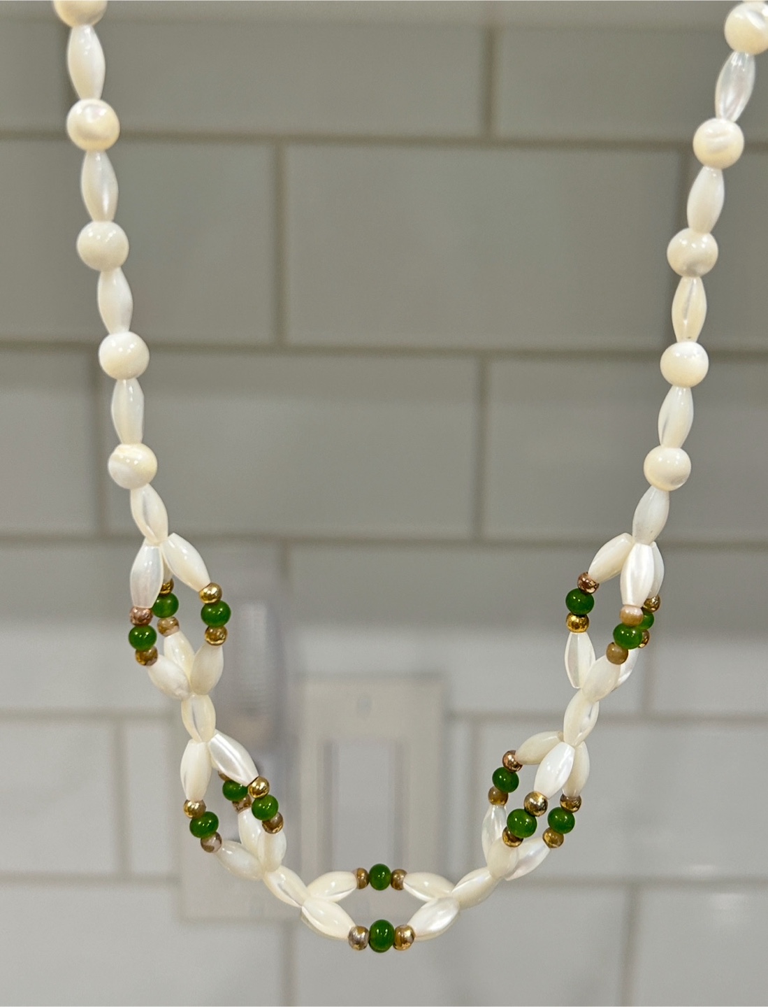 Beautiful Faux Mother of Pearl and Jade Like Necklace - photo 3