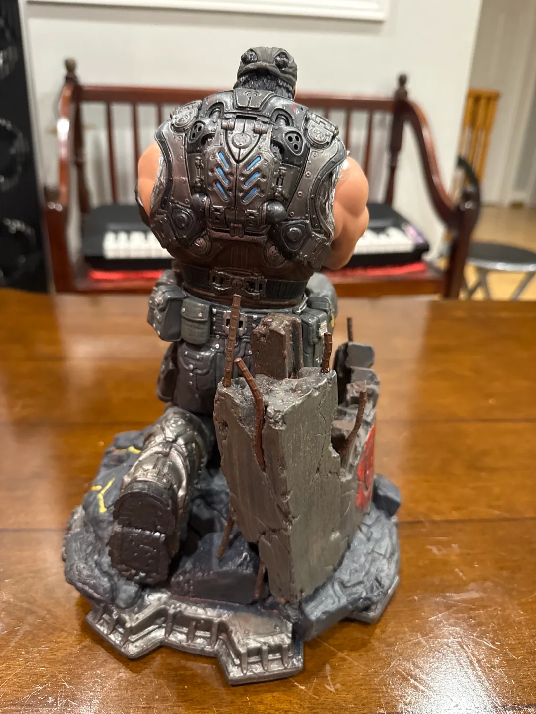 Gears of War Marcus Fenix Statue image indicator(3)