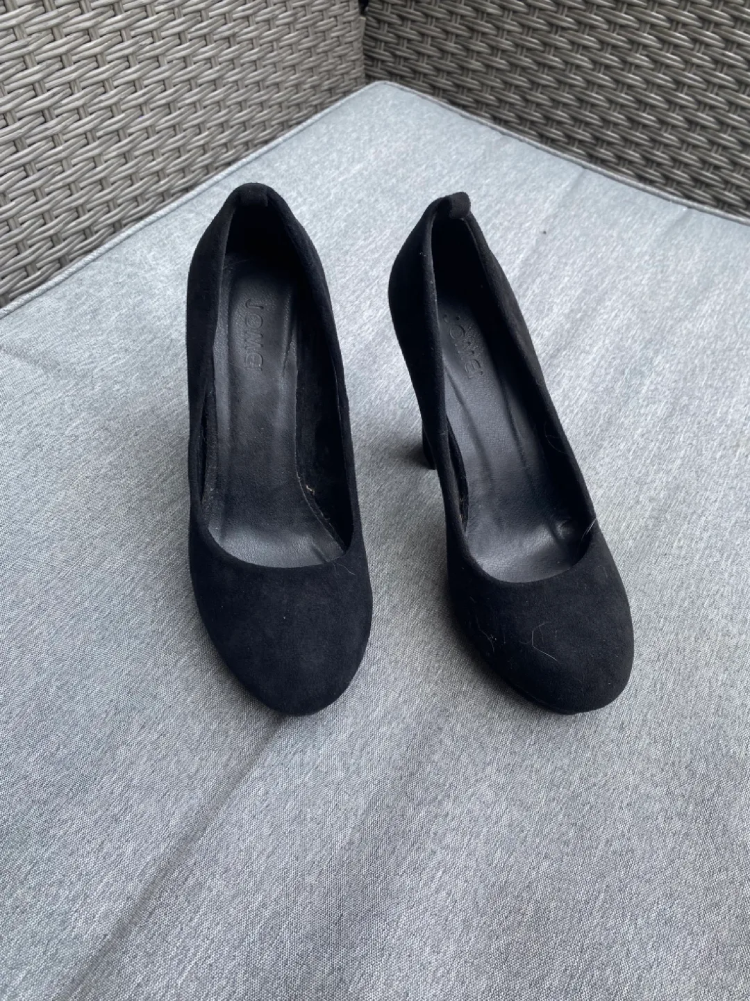 Black Suede Heels Size 8.5/9 thumbnail