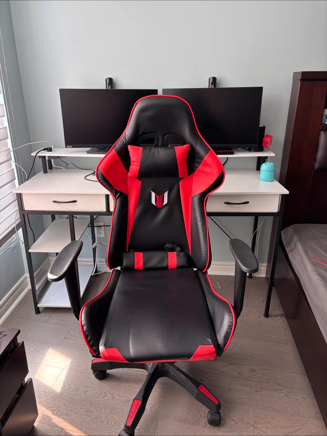 Gaming Chair & High-Tech Work Desk