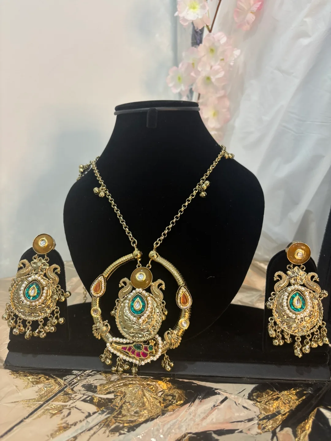 Necklace and Earring Set! Statement piece image indicator(3)