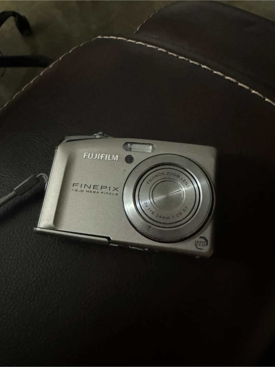 Fujifilm FinePix F50SE Digital Camera thumbnail
