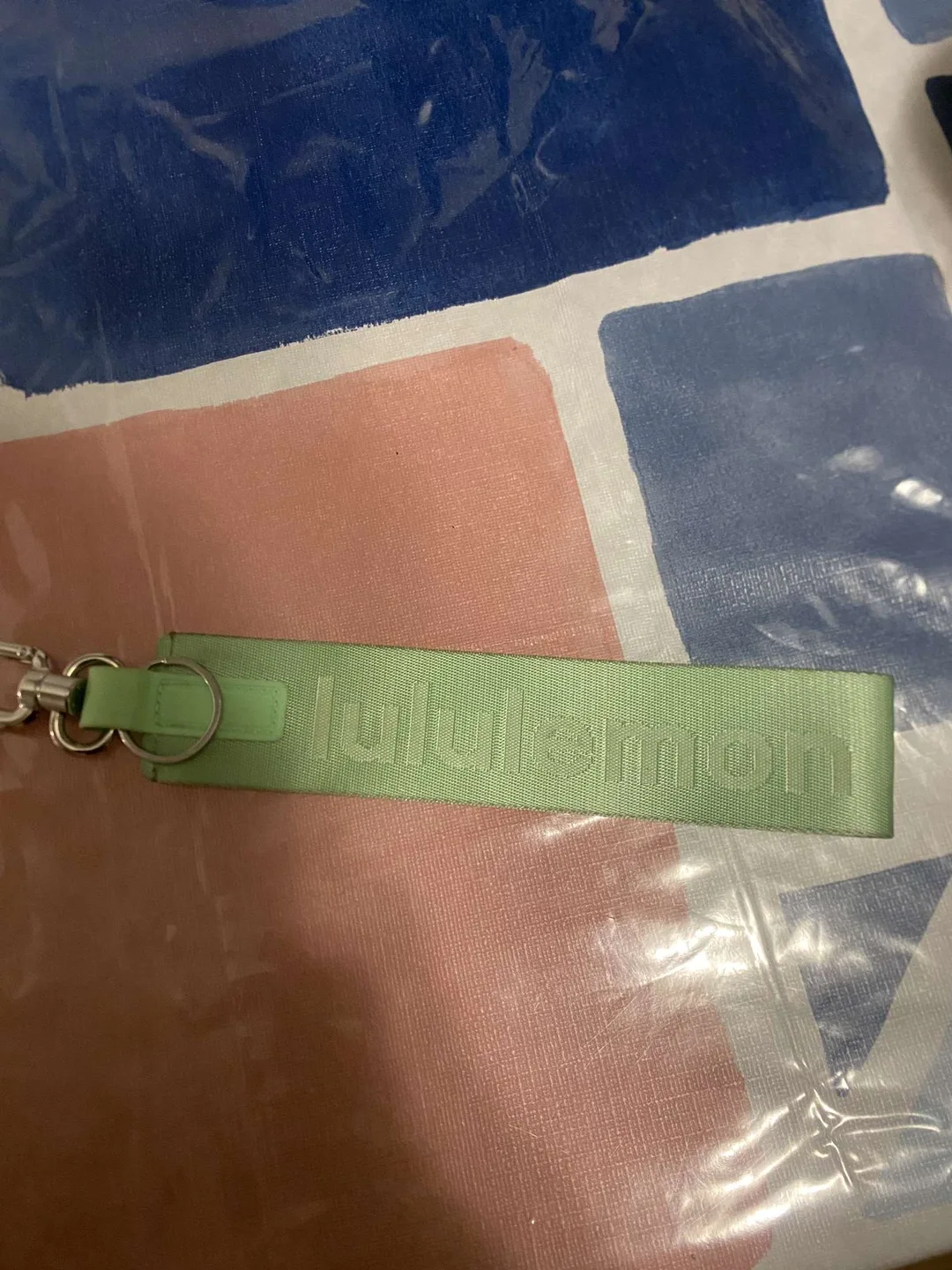 Lululemon Keychain image indicator(2)