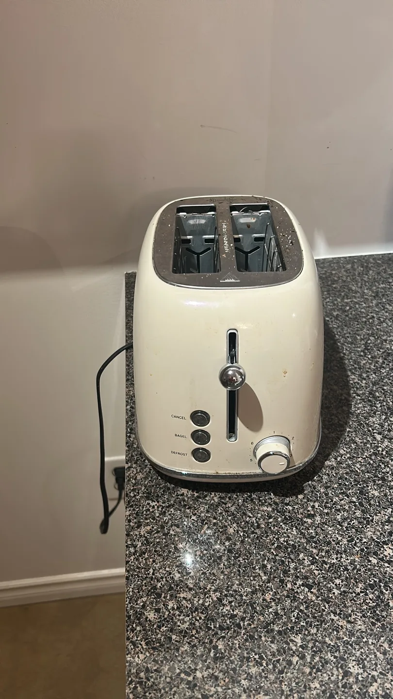 Vintage-Style Toaster thumbnail