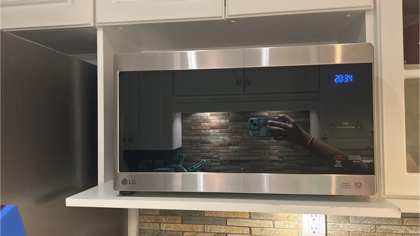 LG Smart Inverter Microwave Oven thumbnail