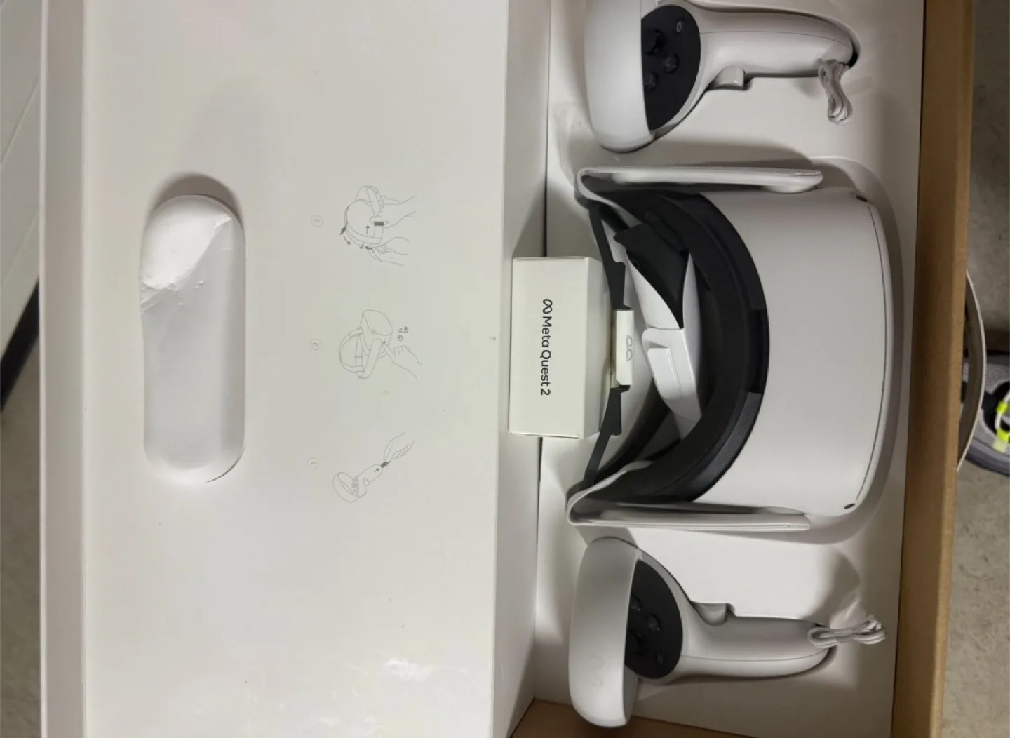 Meta Quest 2 VR Headset - Like New! thumbnail