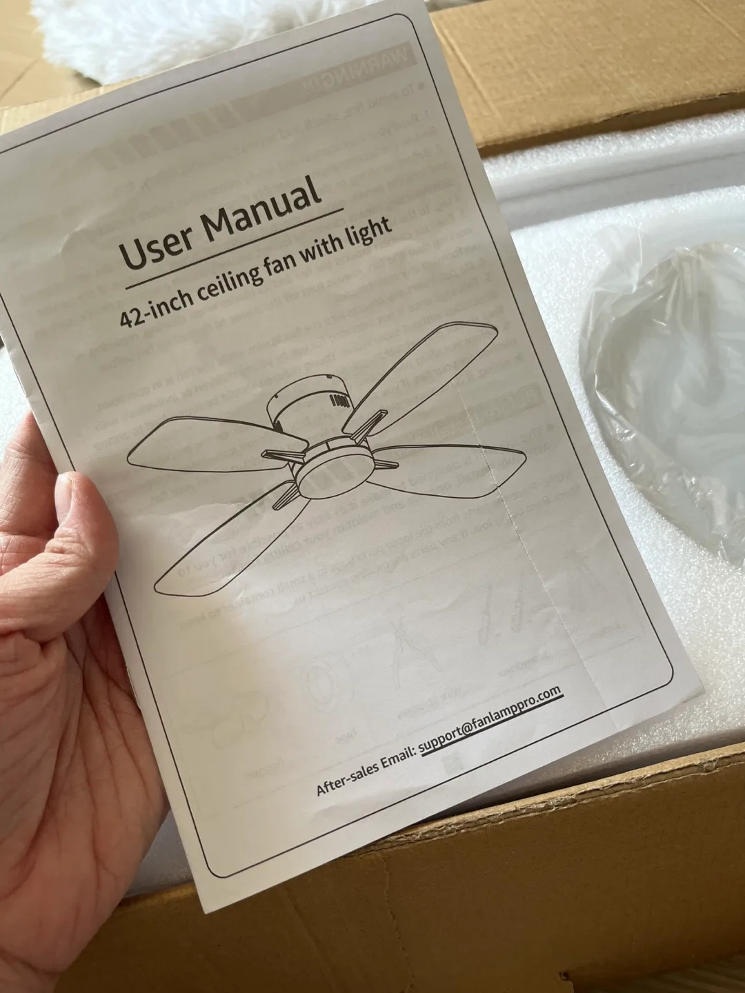 42-inch Ceiling Fan with Light - White image indicator(4)