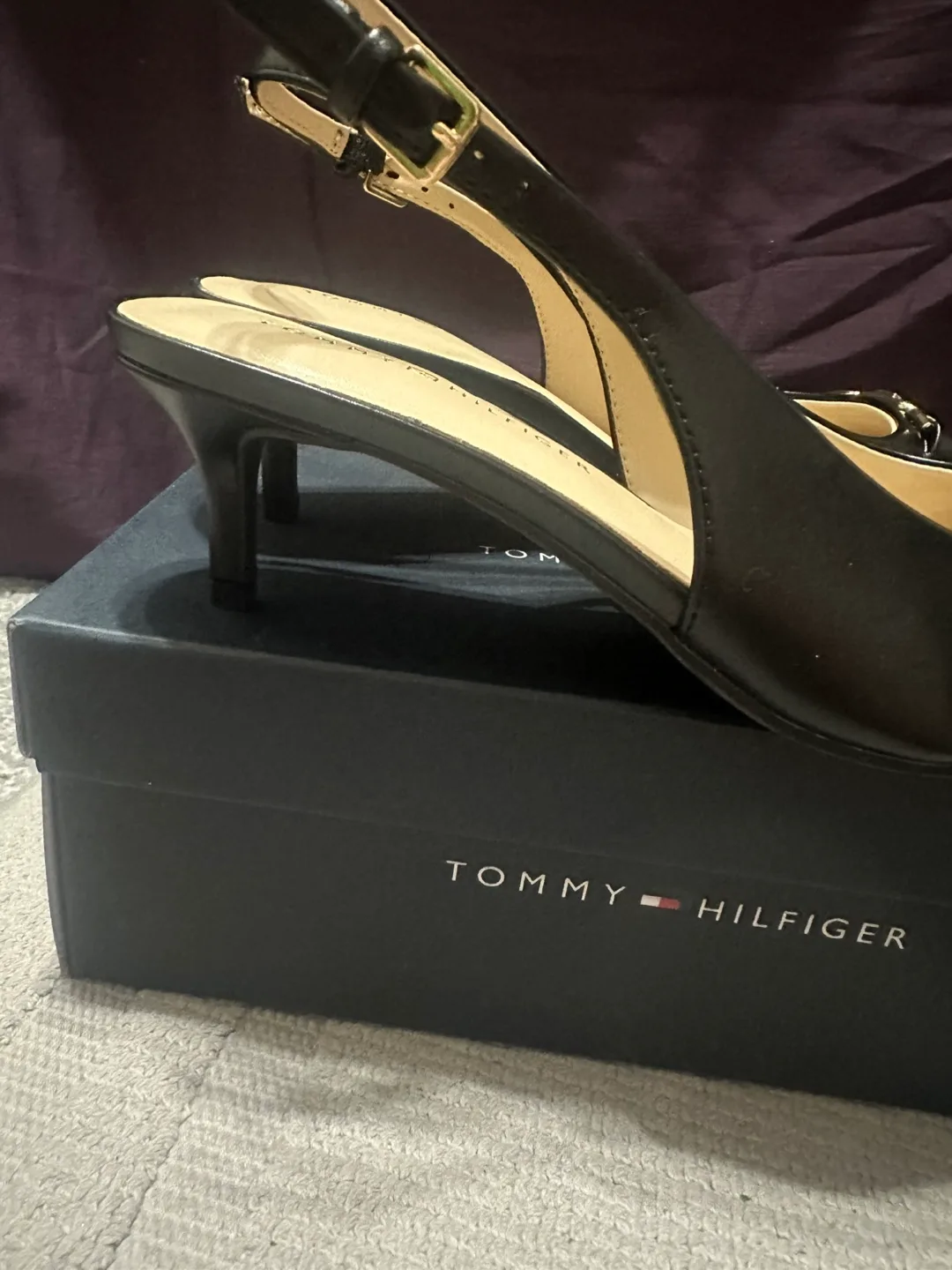 Tommy Hilfiger image indicator(2)