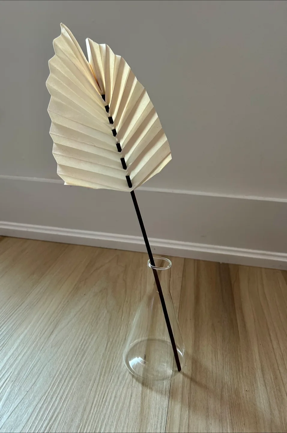 Diffuser - Paper Fan Palm & Glass Vase thumbnail