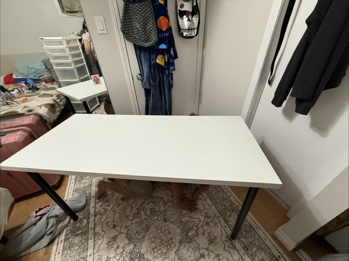 White Desk - Great Condition! - photo 2