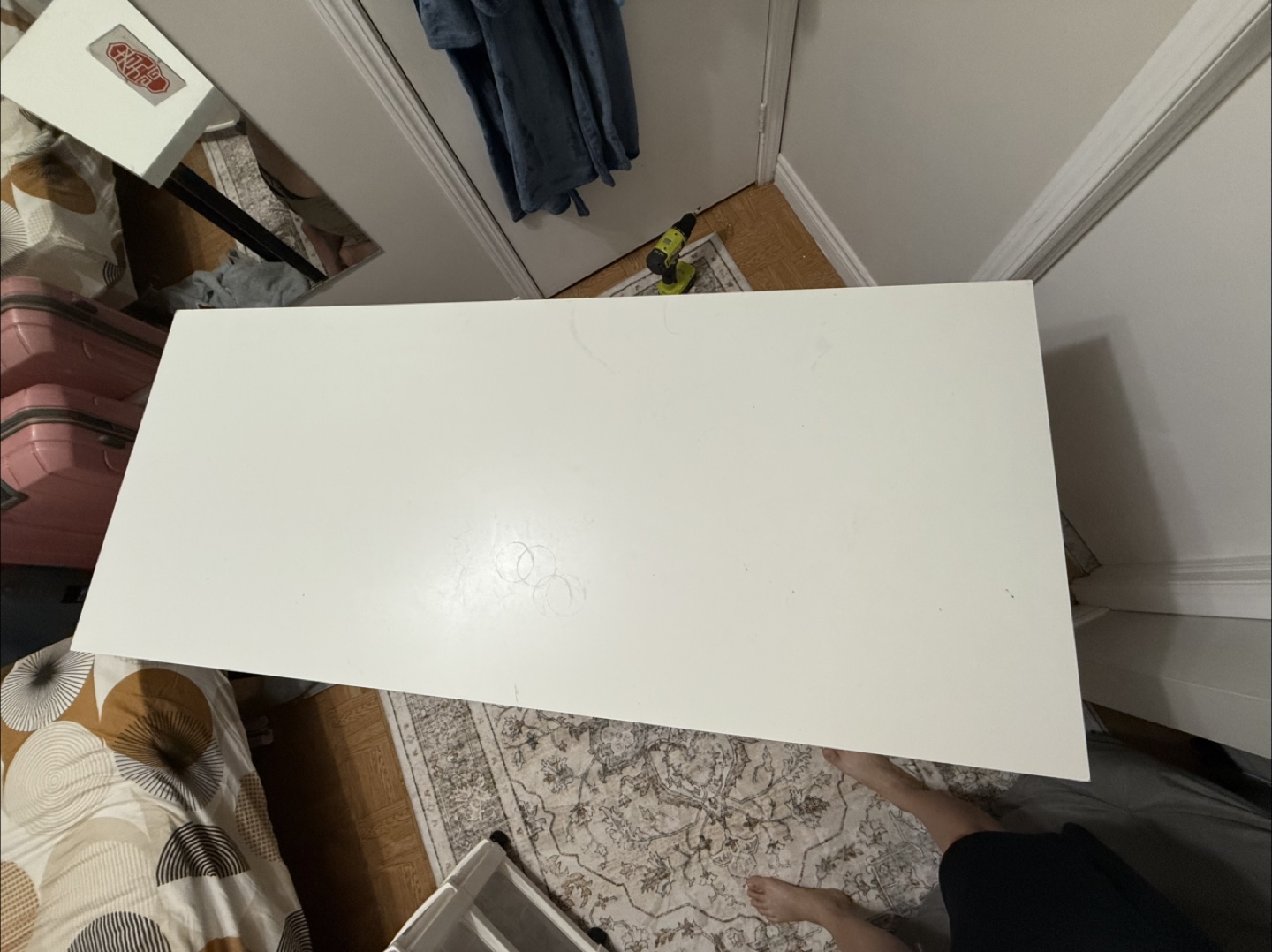 White Desk - Great Condition! - photo 3