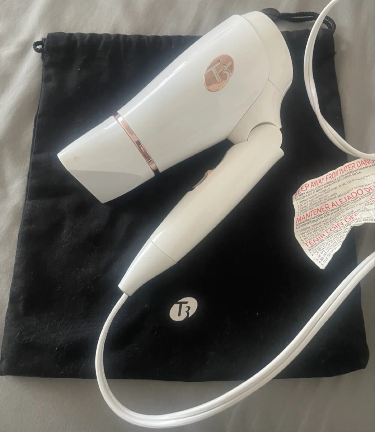 T3 Featherweight Compact Folding Hair Dryer with dual voltage image indicator(2)