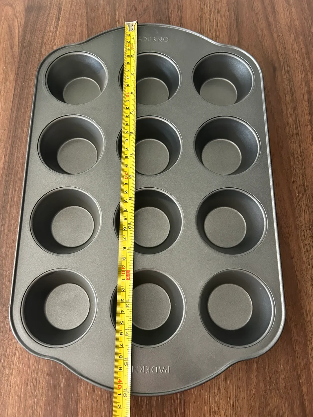 Paderno 12-Cup Muffin Tin thumbnail