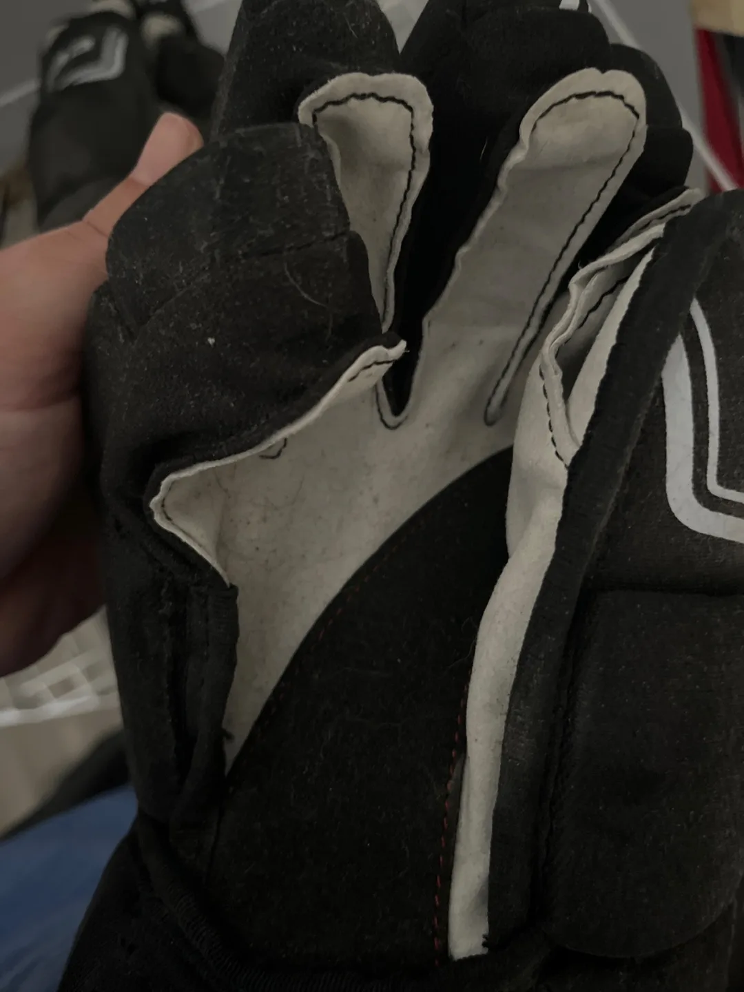 CCM HG250 Hockey Gloves - 12 inch image indicator(2)