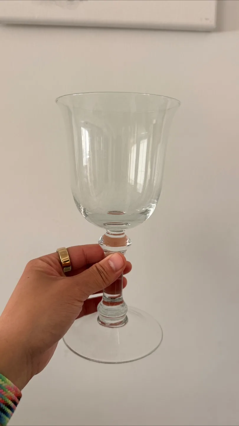 Two glass goblets for free ☺️ thumbnail