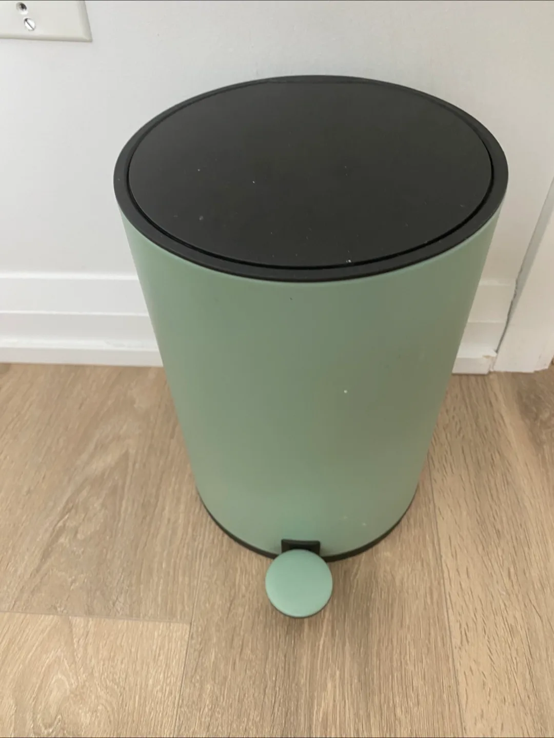 Mint Green Pedal Trash Can image indicator(3)