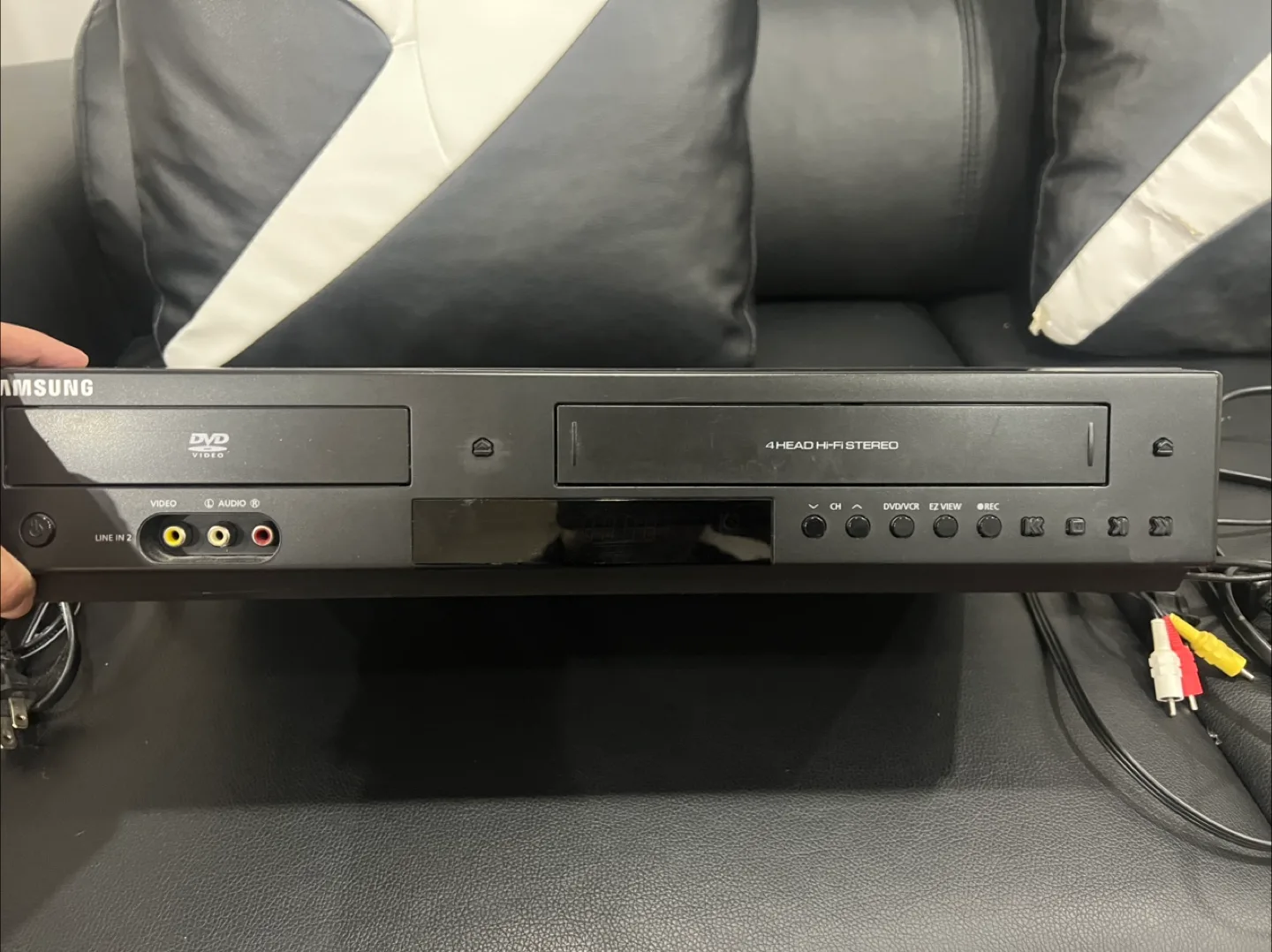 Samsung DVD-VR375 DVD Recorder/VCR Combo thumbnail