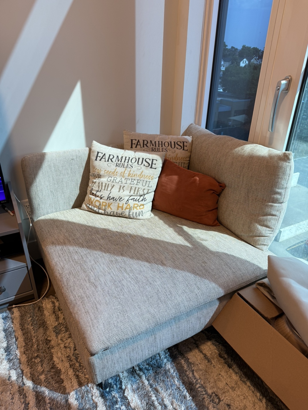 Comfy Lounger with Pillows - photo 3