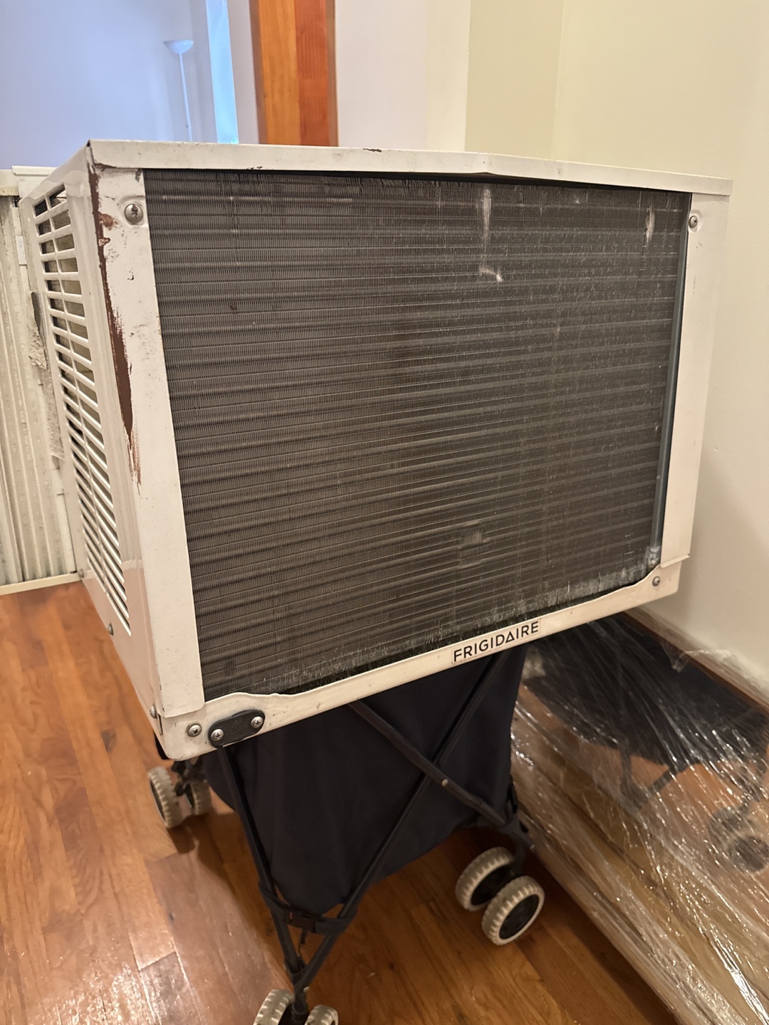 Frigidaire BTU 12,100/ Window Air Conditioner - photo 2