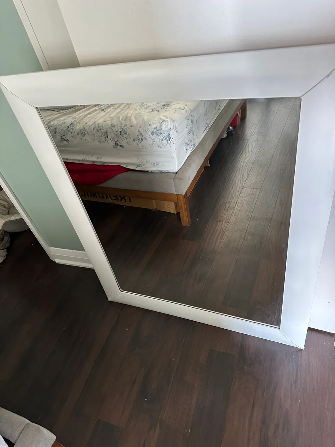 White Framed Wall Mirror image indicator(5)