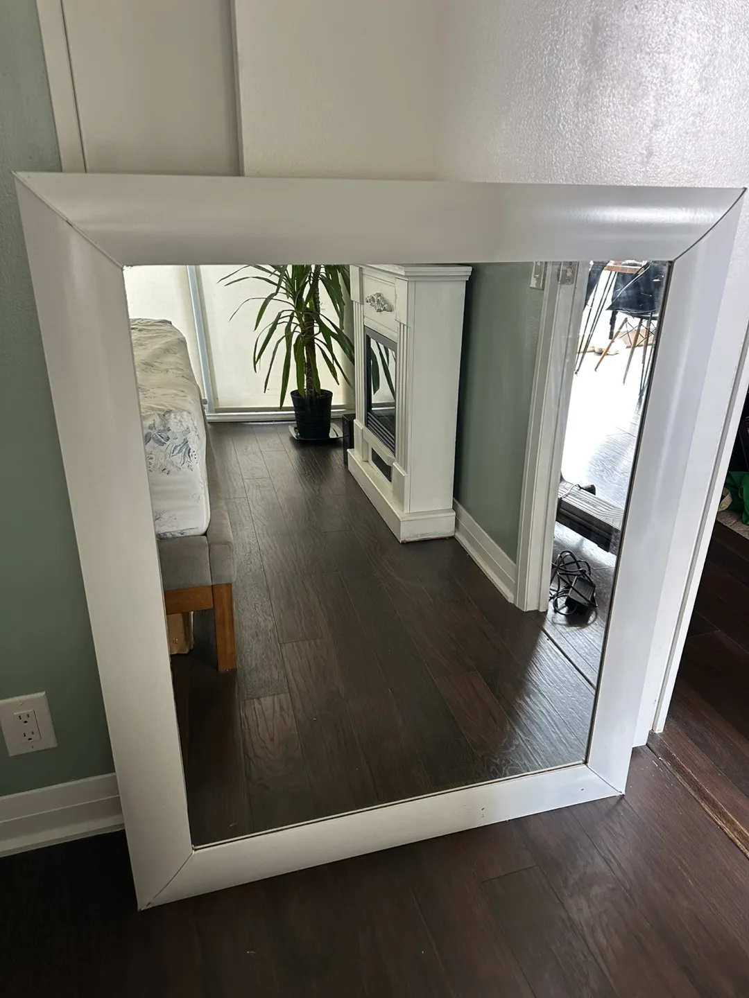 White Framed Wall Mirror image indicator(2)