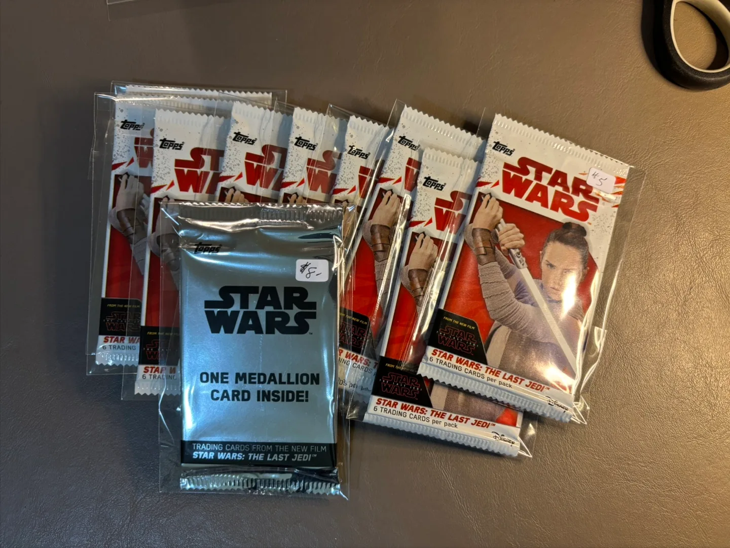 Star Wars: Factory Sealed Packs + 1 medallion pack image indicator(2)
