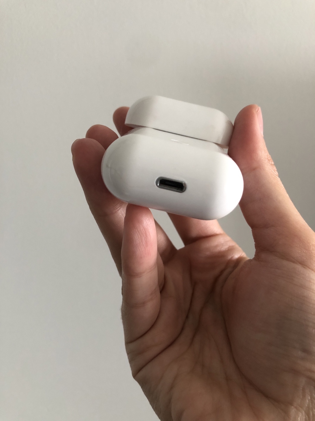 AirPods 2nd Gen with Charging Case - Read Carefully! - photo 4