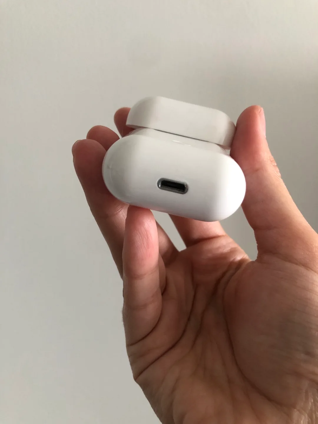 AirPods 2nd Gen with Charging Case - Read Carefully! image indicator(4)