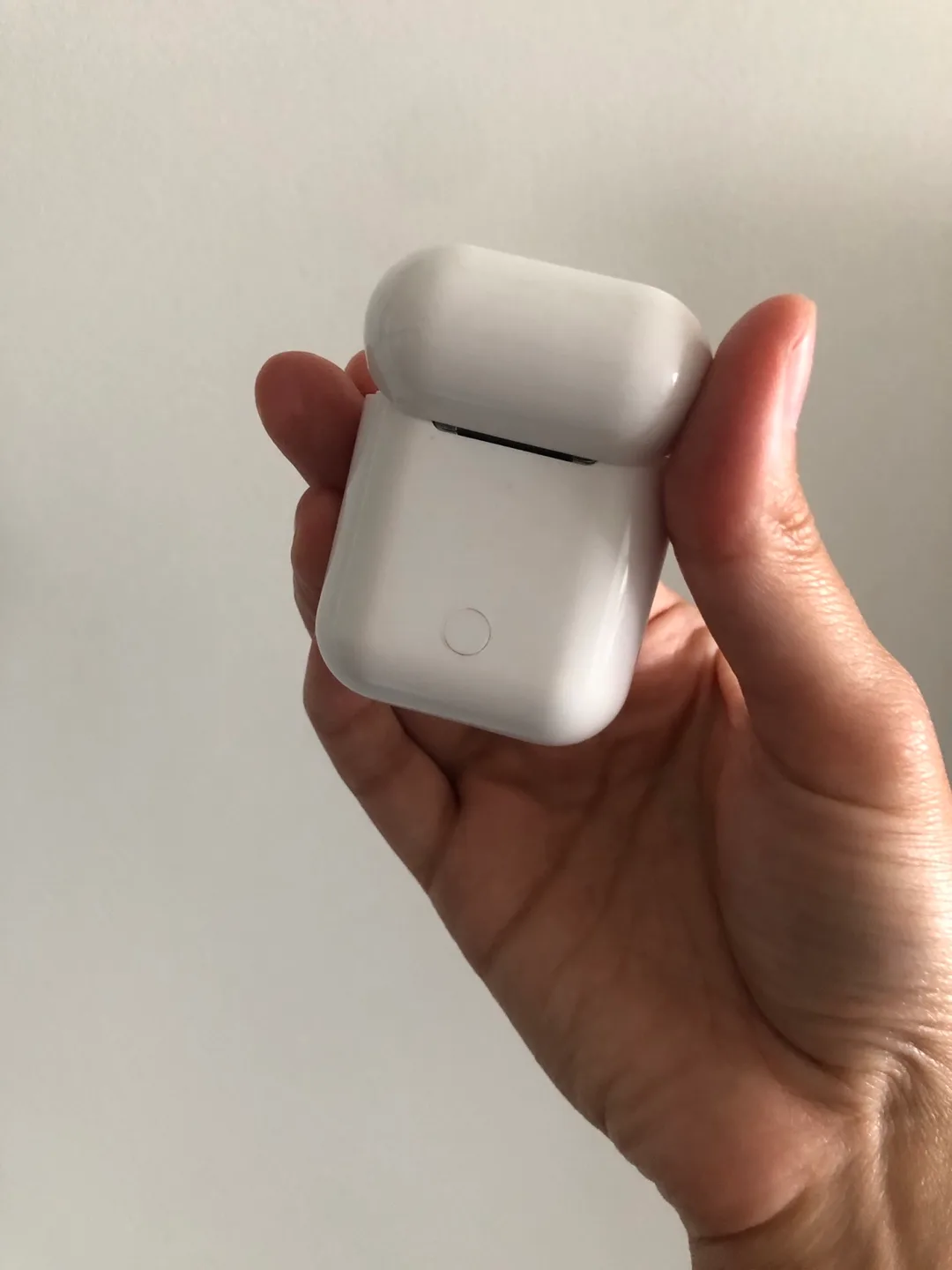 AirPods 2nd Gen with Charging Case - Read Carefully! image indicator(3)