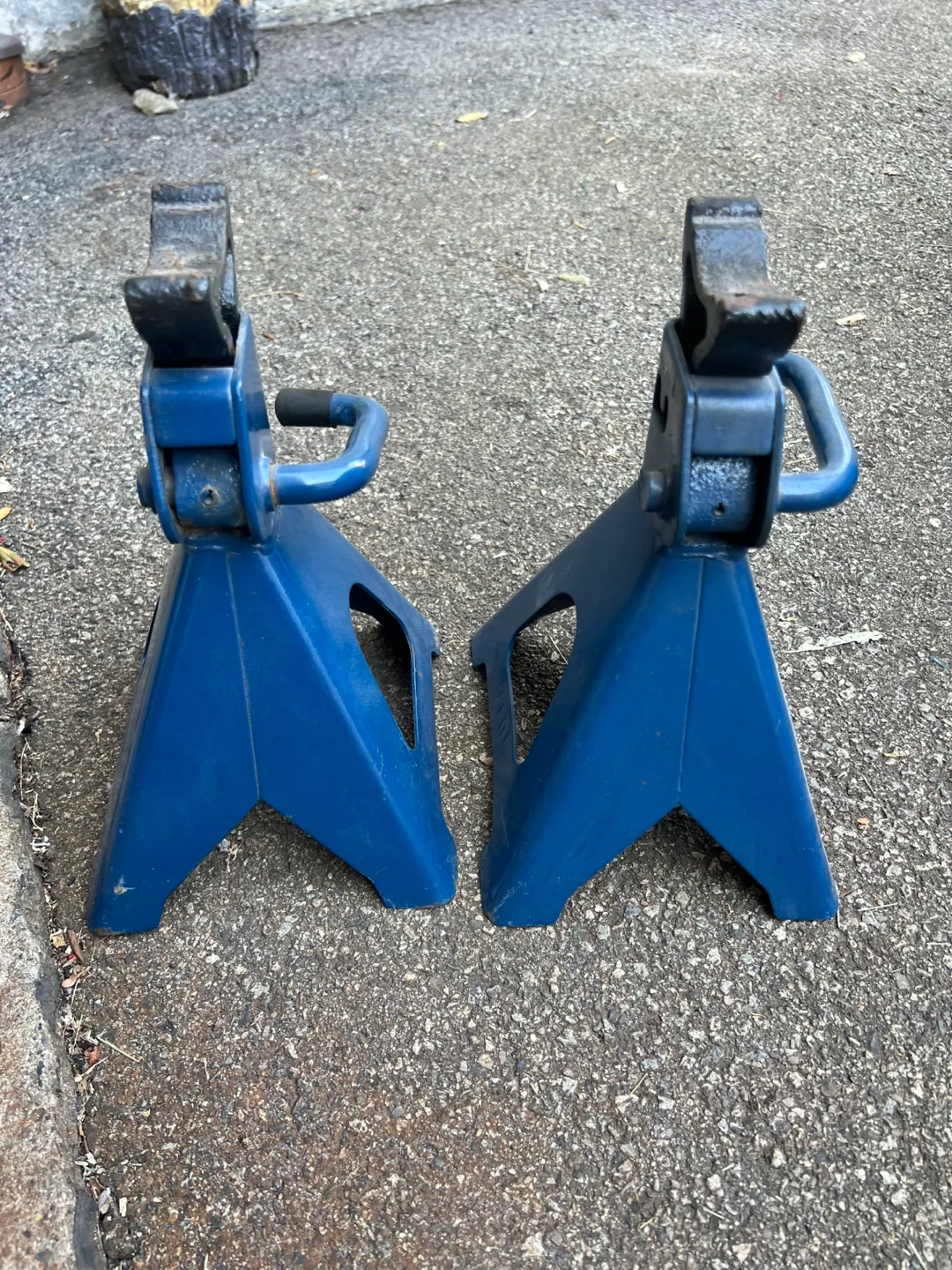 2 Ton Axle Stands - Pair image indicator(2)