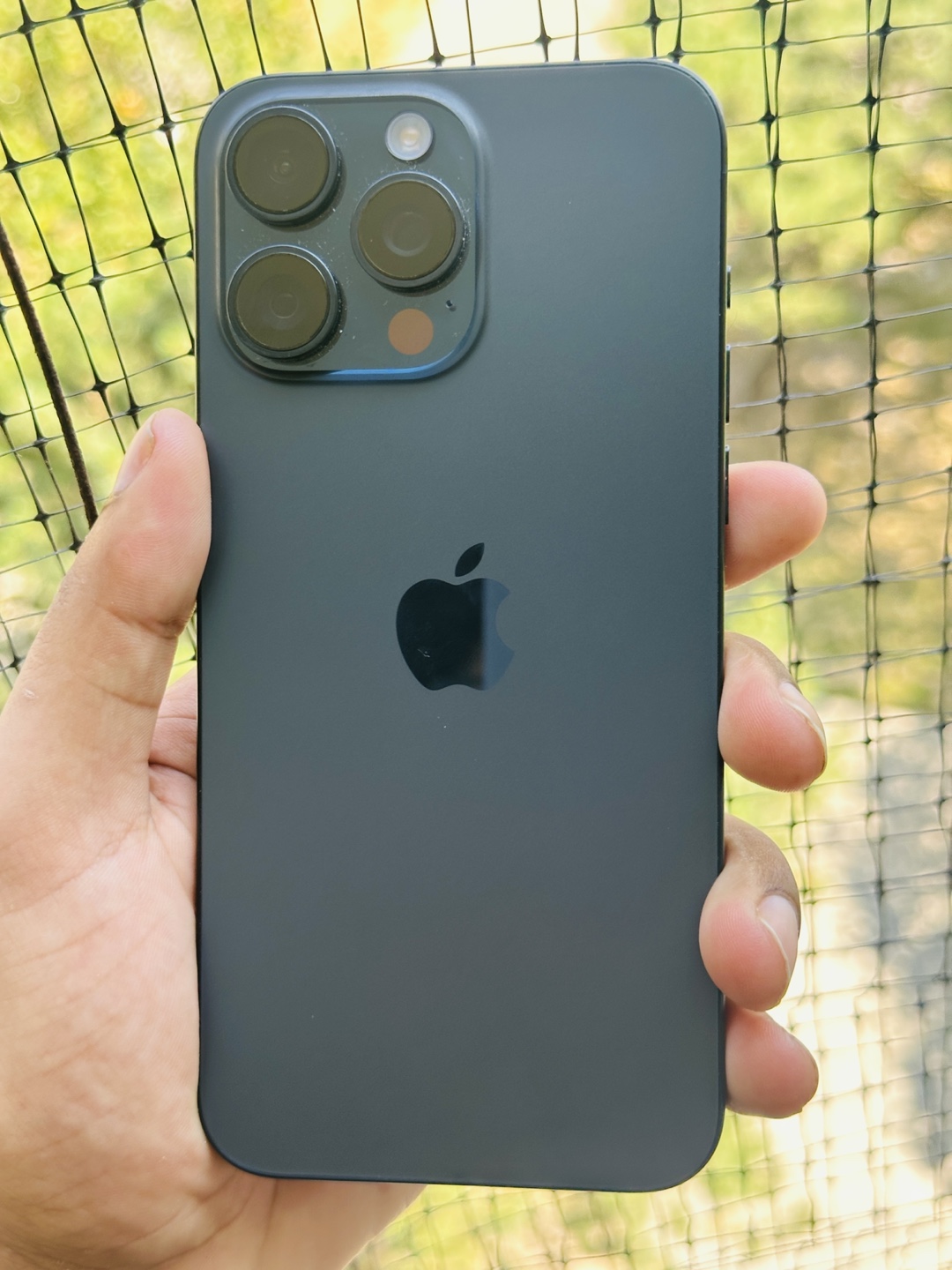 Like New iPhone 15 Pro Max - photo 2