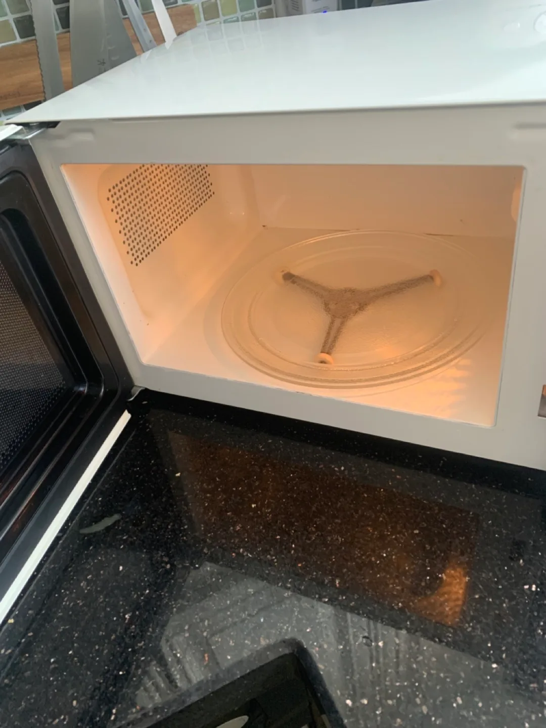 Danby Designer Microwave image indicator(2)