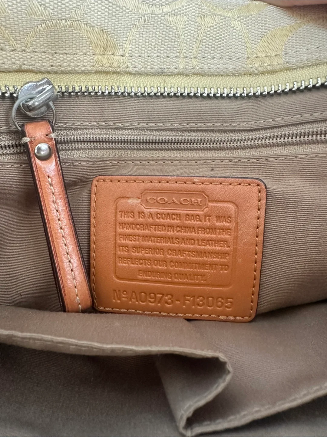 Coach Hampton Signature C Yellow Shoulder Bag Braided Leather image indicator(7)