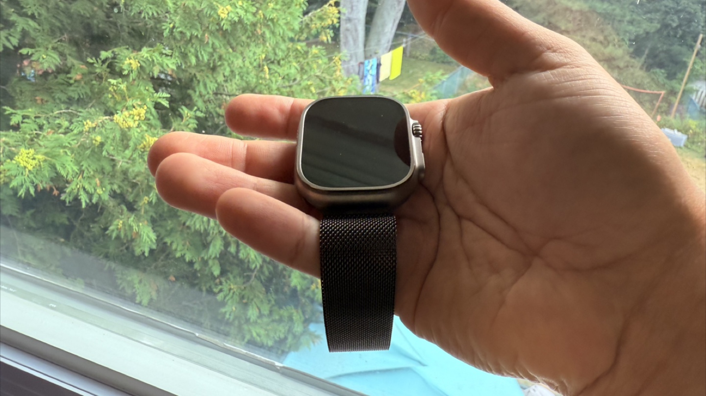 Apple Watch Ultra GPS + Cellular, 49mm Titanium Case