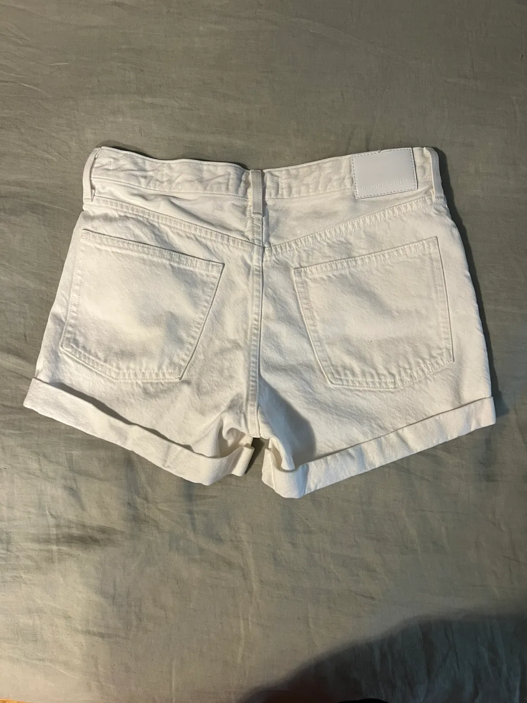 Aritzia denim forum jean shorts - size 29 image indicator(4)