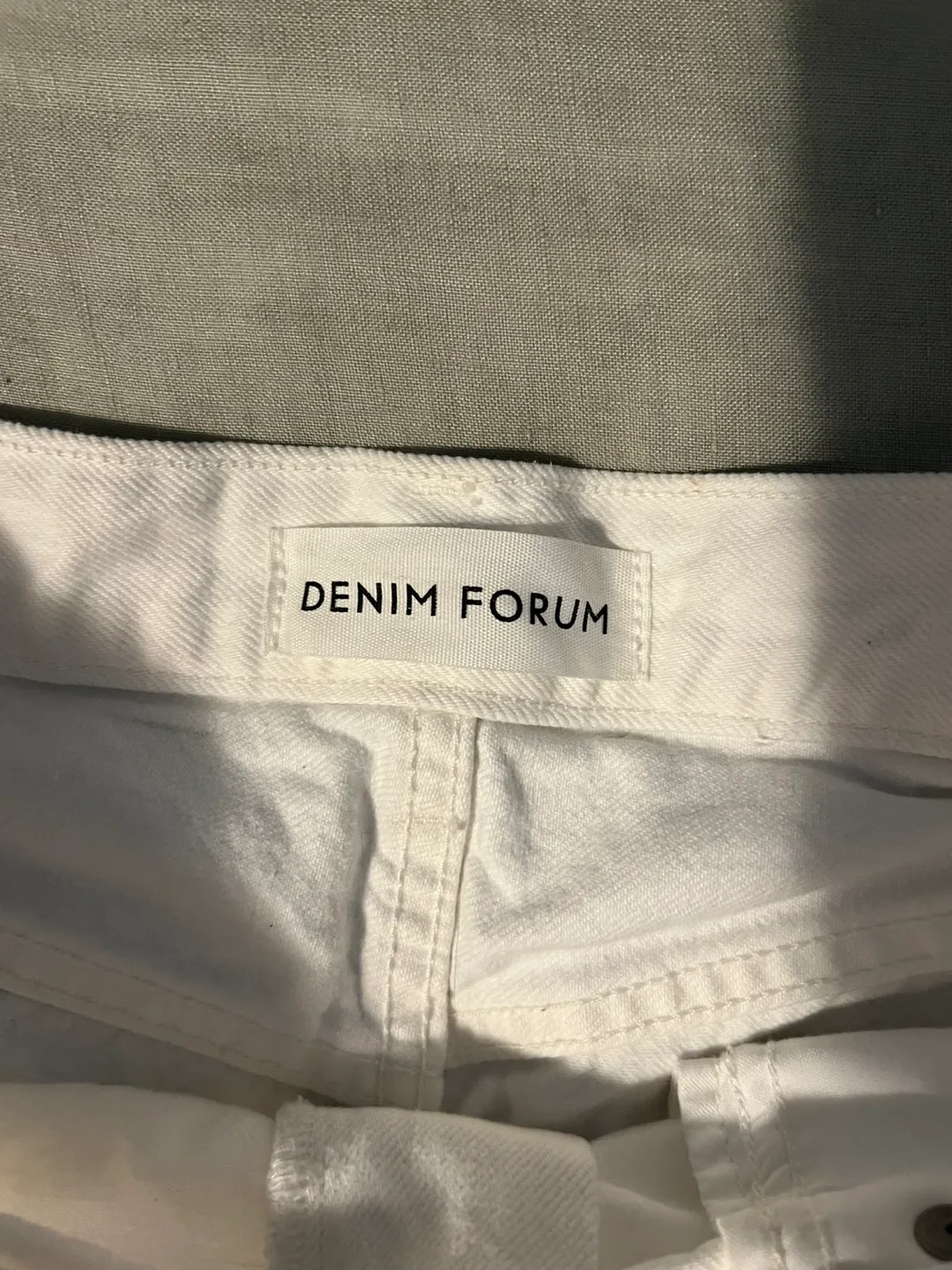 Aritzia denim forum jean shorts - size 29 image indicator(2)