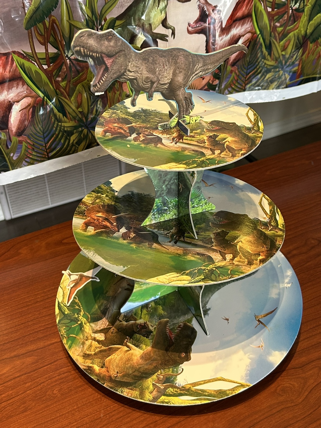Dinosaur themed party decorations - photo 4