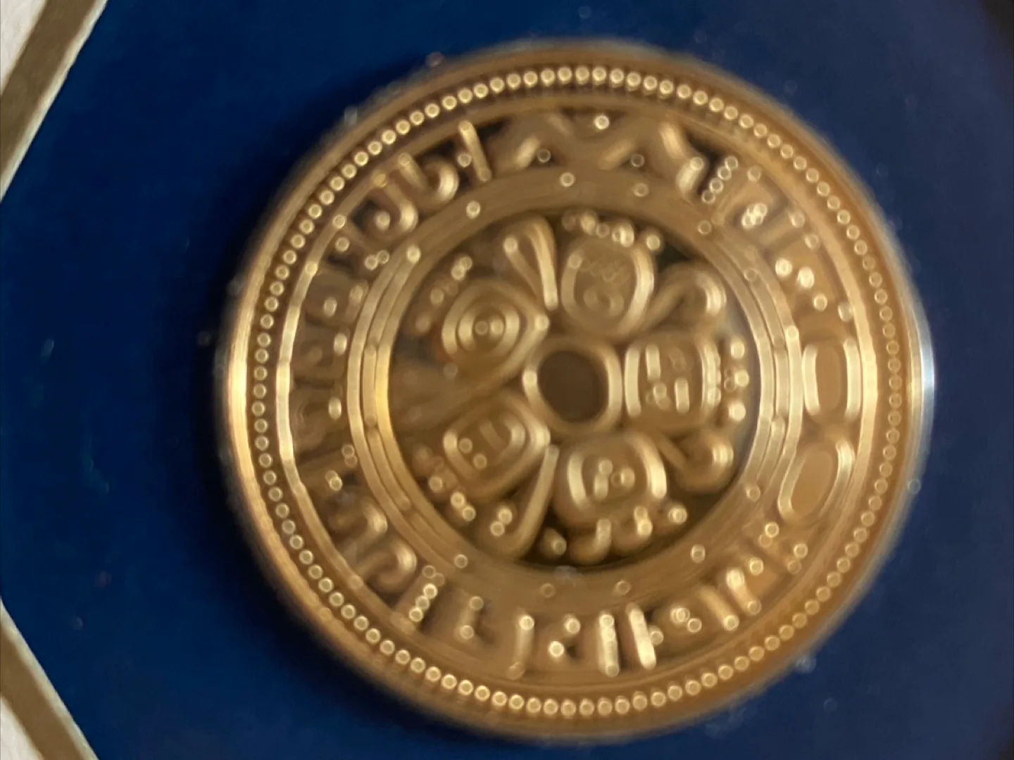 1976 One Hundred Dollar Gold Coin of Belize image indicator(2)