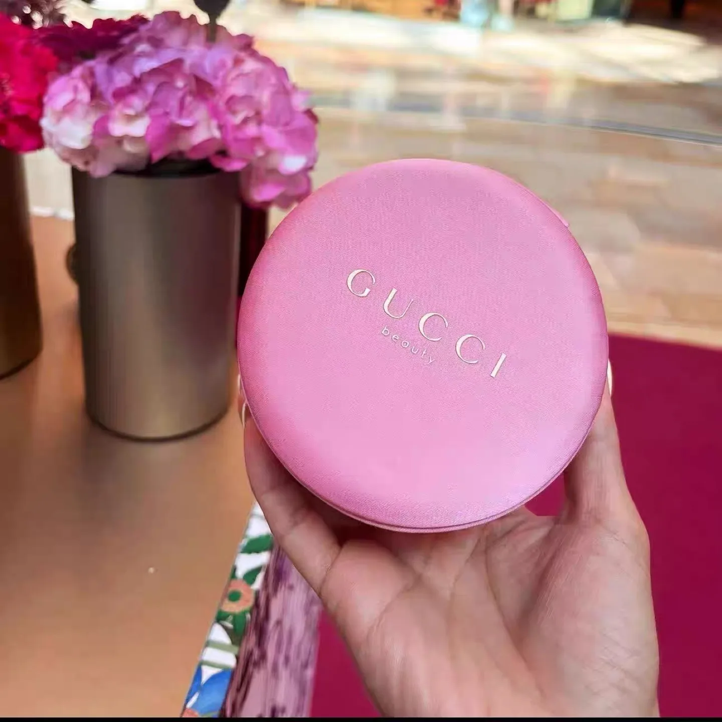 Gucci Beauty Pink Round Makeup Case image indicator(4)