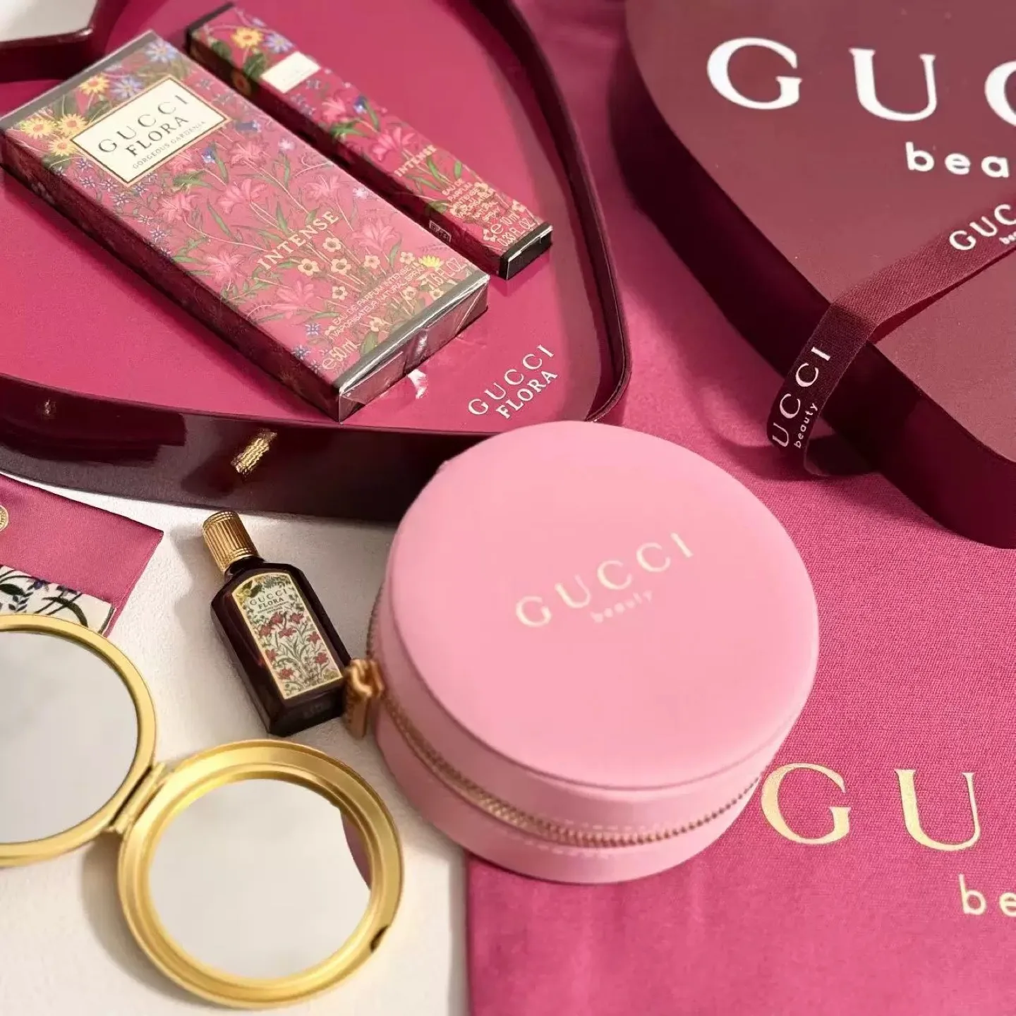 Gucci Beauty Pink Round Makeup Case image indicator(3)