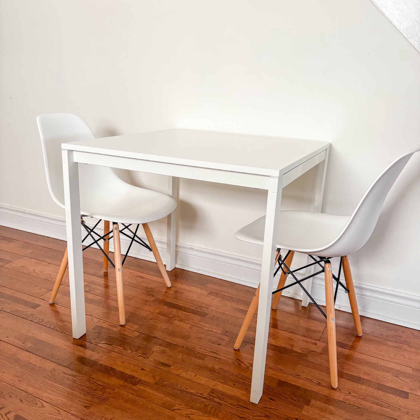 IKEA VIHALS White Dining Table | 75 x 75 x 74