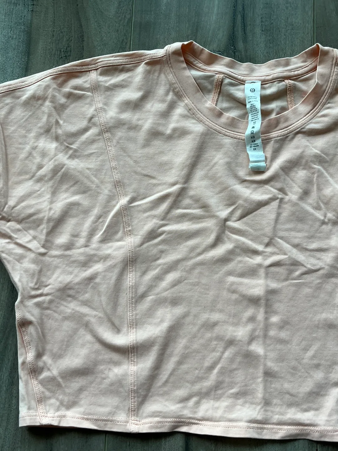 Lululemon size 2 cropped t shirt. NWOT image indicator(2)