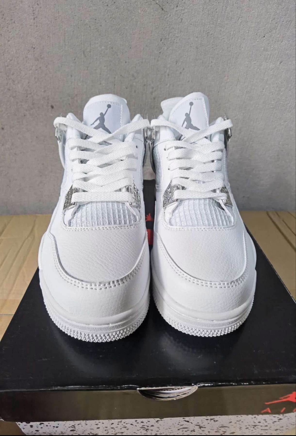 Air Jordan 4 Retro White US (8 and 11) NEED GONE**