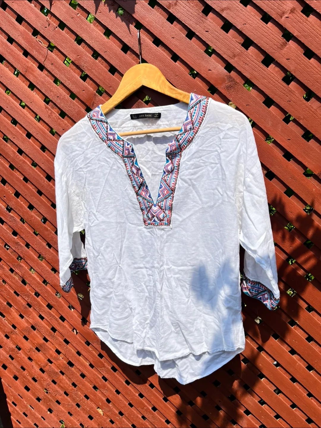 Zara Basic White Embroidered Blouse - Size M image indicator(3)