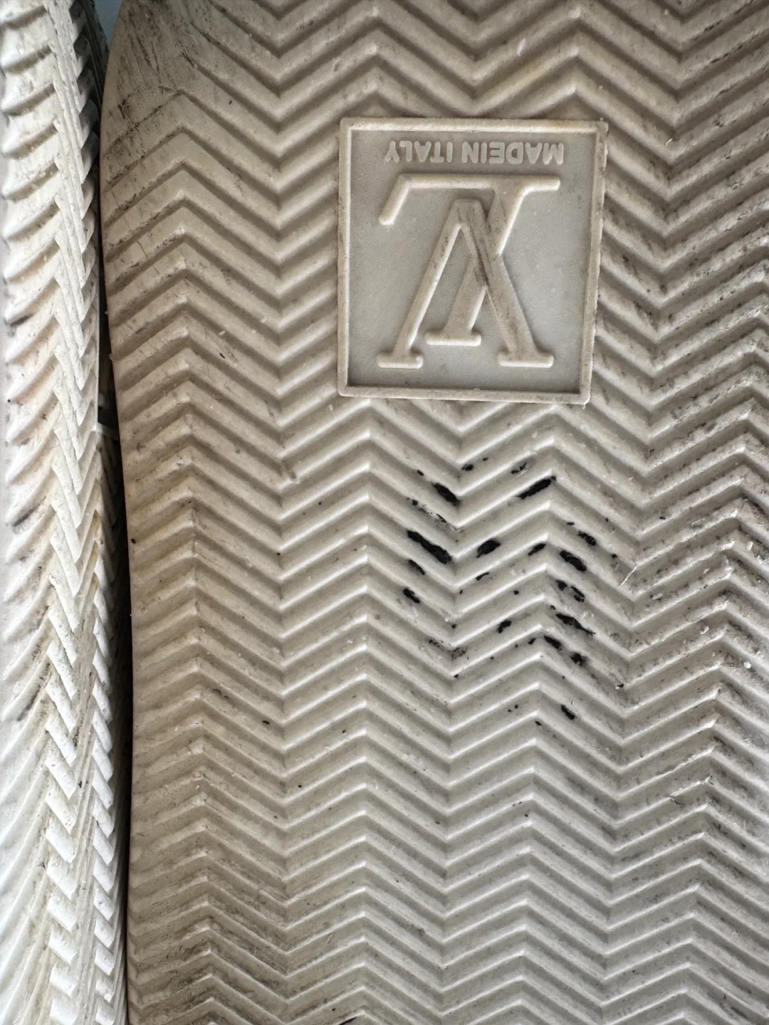 authentic Louis Vuitton White Leather Sneakers - Size 37 image indicator(3)