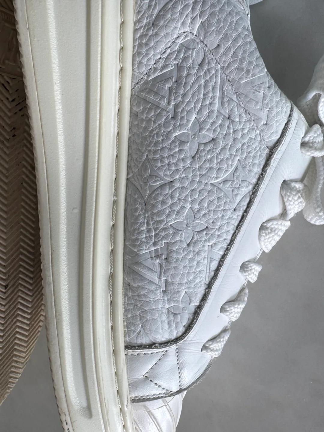 authentic Louis Vuitton White Leather Sneakers - Size 37 image indicator(2)