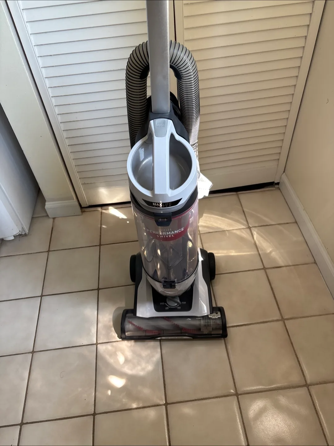 Hoover MAXLife Pro Swivel Vacuum thumbnail